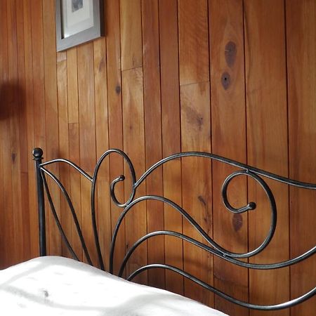 Bed and Breakfast Au Pied Du Pont Шатонёф-дю-Фау Экстерьер фото